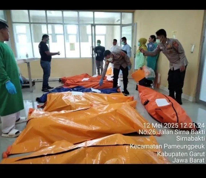 Sejumlah Korban tewas akibat dari pemusnahan amunisi militer kadaluarsa di Daerah Kecamatan Cibalong - Kabupaten Garut. (12/5/2025) Foto: Dewi Afriatin