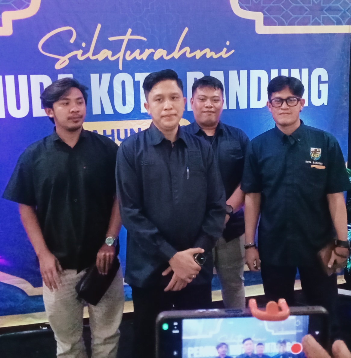 Ketua KNPI Kota Bandung berfotho bersama peserta