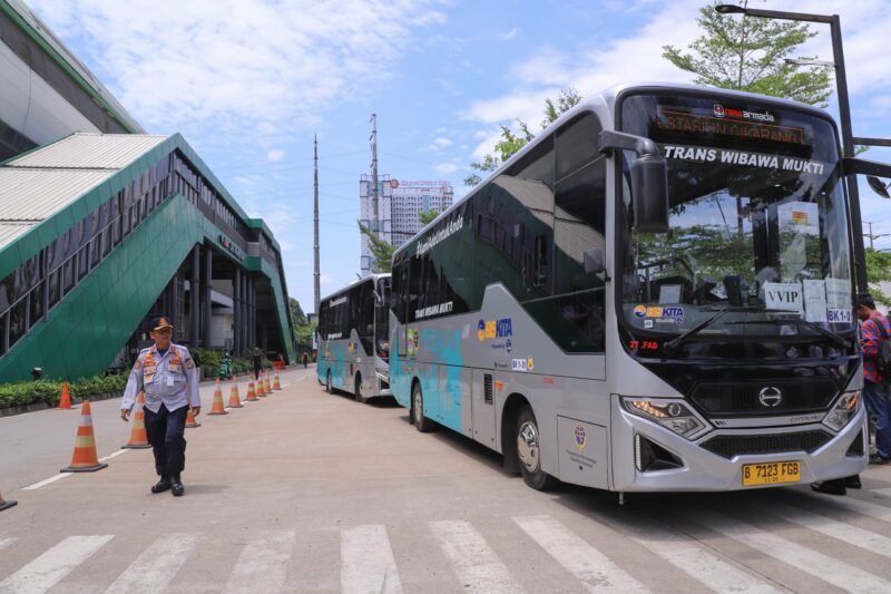 Bus Trans Wibawa Mukti.